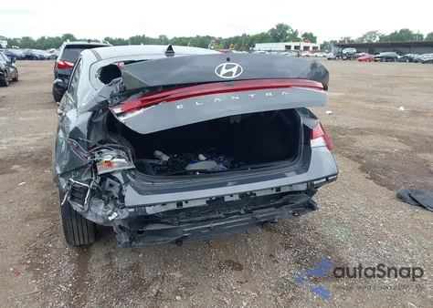 2024 Hyundai Elantra Sel z USA, uszkodzony, nr VIN KMHLM4DG2RU835549